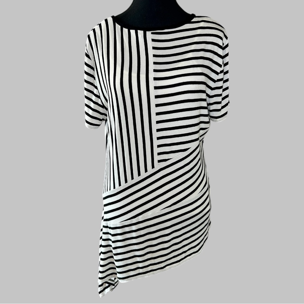 DKNY TUNIC TOP. SIZE M.